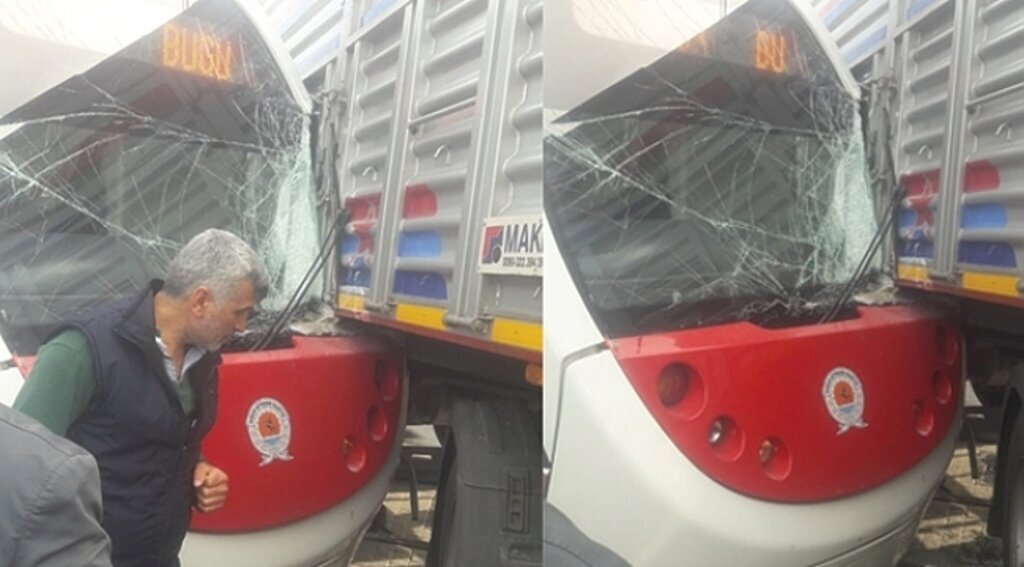 Samsun’da tramvay tıra çarptı