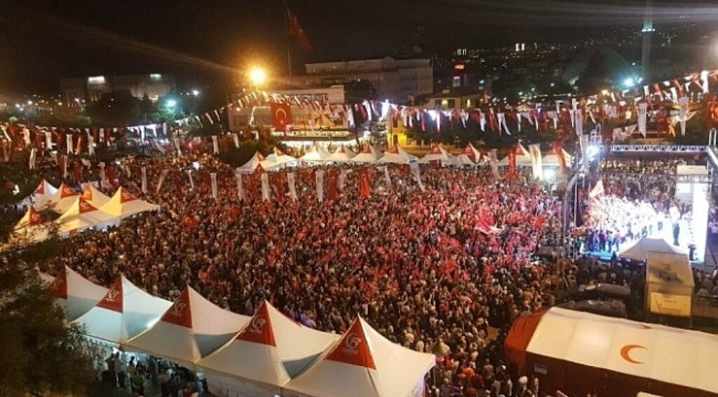 Aksu: Öfke ve kini, acı ve hüznü, zafer ve coşkuyu yine birlikte yaşıyoruz