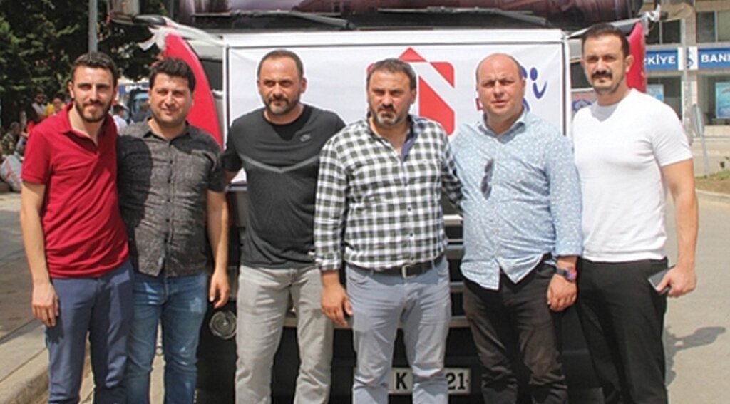 Genç işadamlarından sel bölgesine su yardımı