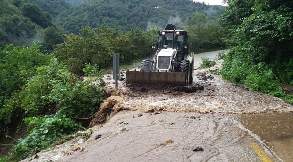 Sel bölgesindeki çalışmalar aralıksız devam ediyor
