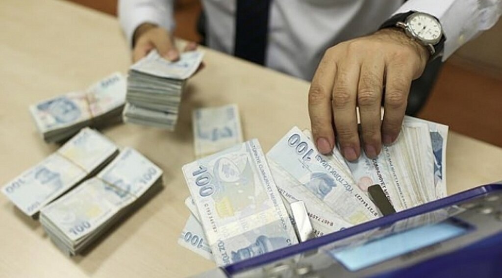 Bankalar peş peşe faiz indirimine gitti