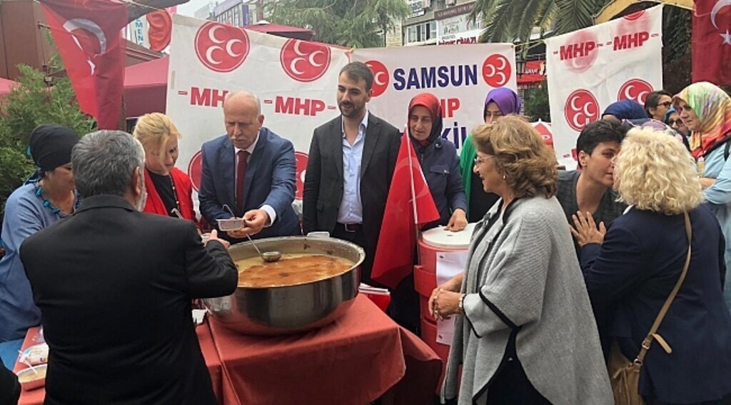 MHP Samsun'dan aşure ikramı