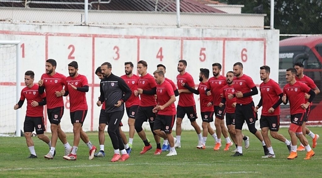 Samsunspor çalışmalara ara vermiyor