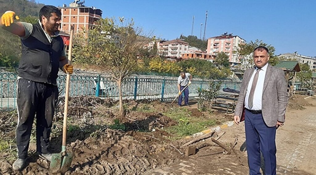 Salıpazarı'nda selde yıkılan park yenileniyor