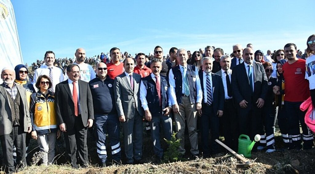 Samsun'da fidanlar toprakla buluştu
