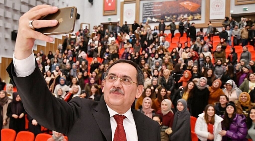 Başkan Demir üniversitelilerle buluştu