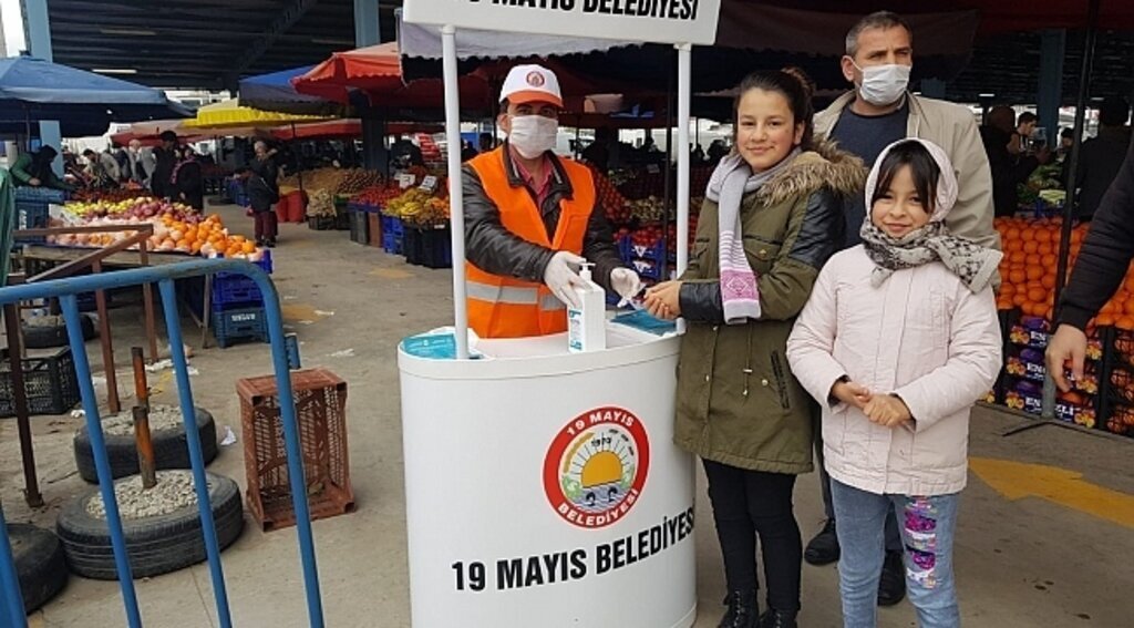 19 Mayıs Belediyesi'nden ücretsiz maske ve eldiven