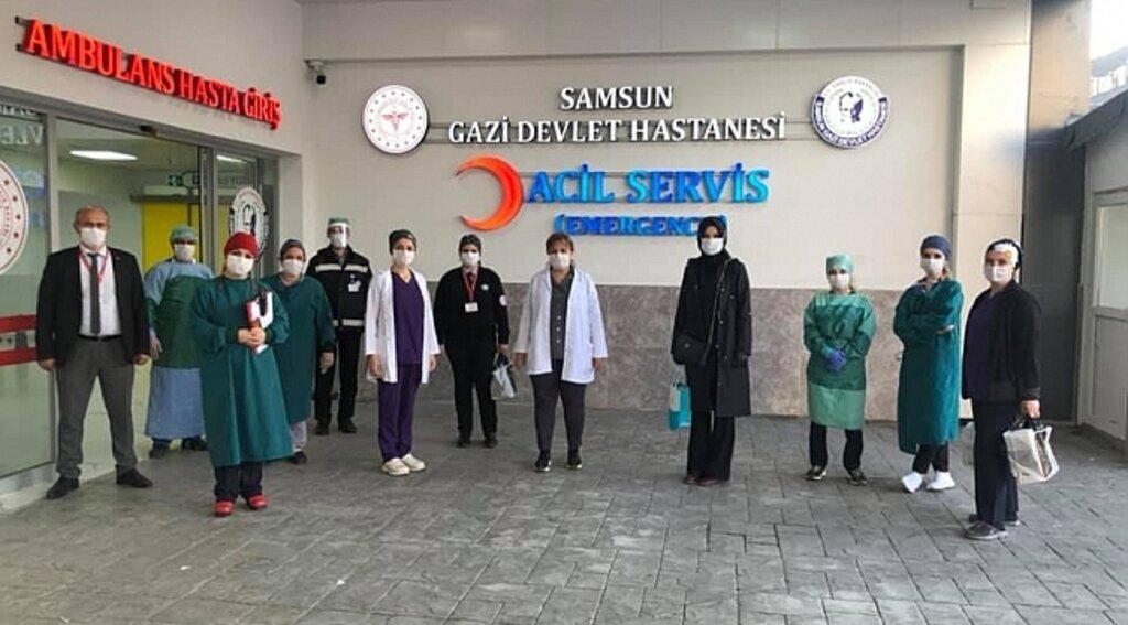 AK Parti'li kadınlardan sağlık çalışanlarına tam destek