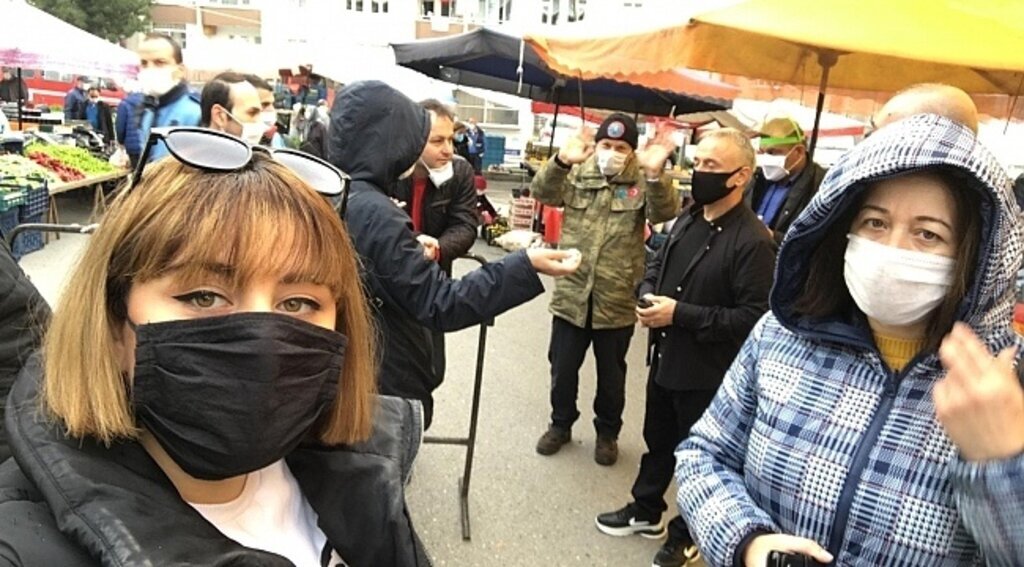 CHP'li kadınlar Samsun'da maske dağıttı