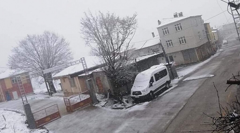 Samsun'a bahar ayında kar yağdı