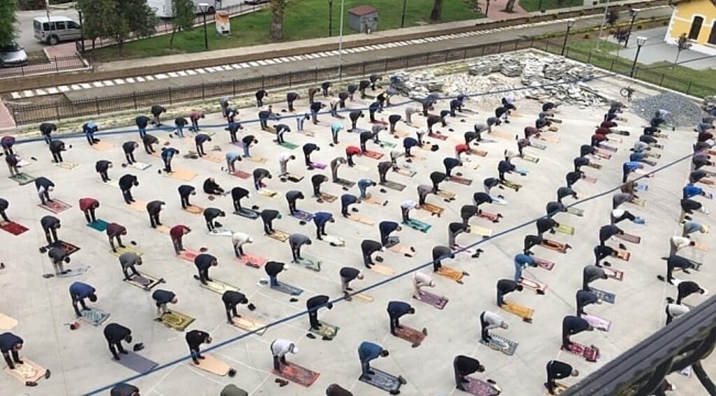 Tekkeköy'de tarihi alanda tarihi cuma namazı