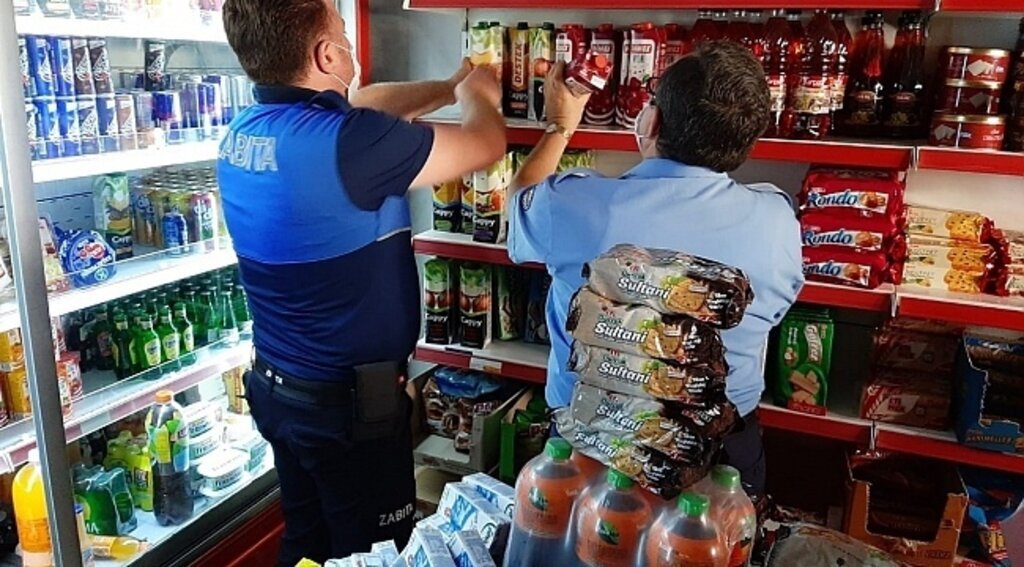 İlkadım'da tarihi geçmiş yüzlerce ürüne el konuldu