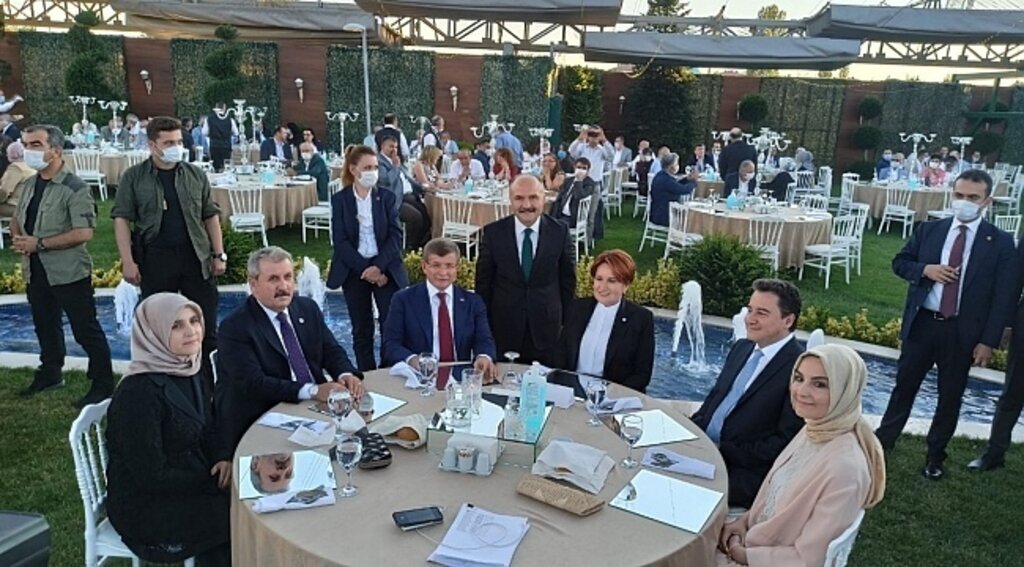 Milletvekili Usta'nın kızının düğününe 4 partinin genel başkanı katıldı