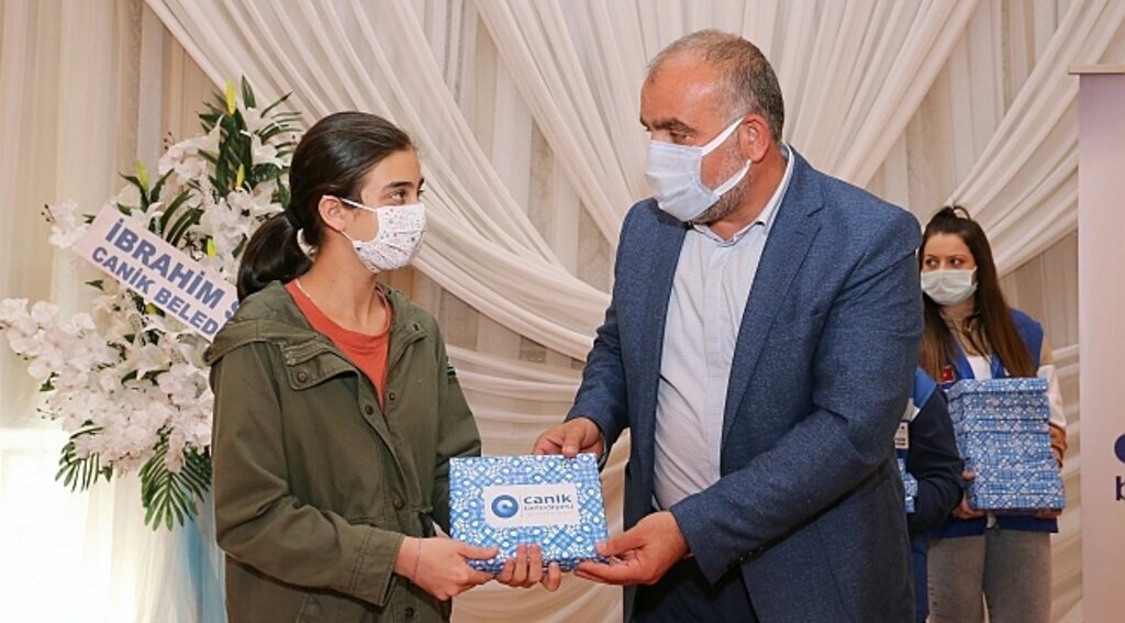 Canik'te öğrenciler tabletlerine kavuştu