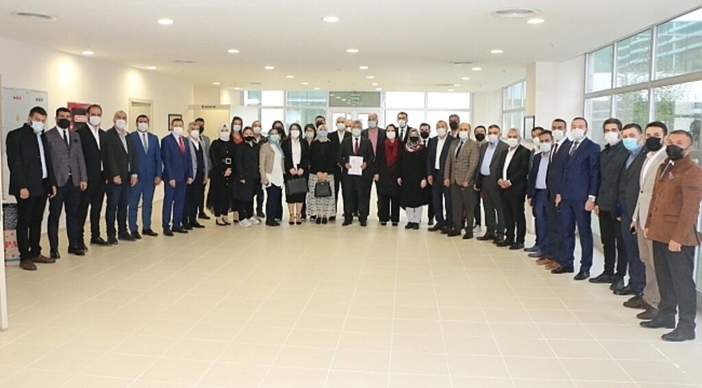 AK Parti Samsun İl Başkanı Ersan Aksu mazbatasını aldı