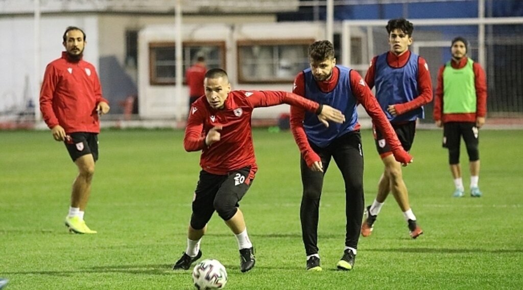Samsunspor çalışmalara ara vermiyor