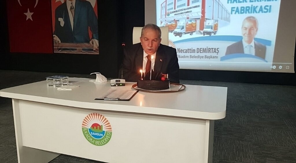 Başkan Demirtaş'ı duygulandıran sürpriz kutlama