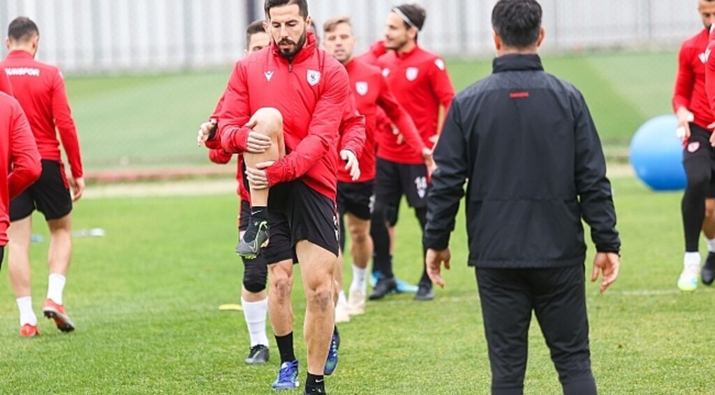 Samsunspor Akhisarspor'a bileniyor