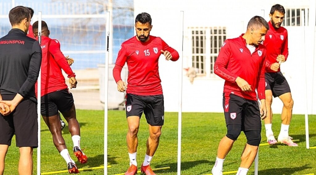 Samsunspor Akhisarspor'a ısınıyor