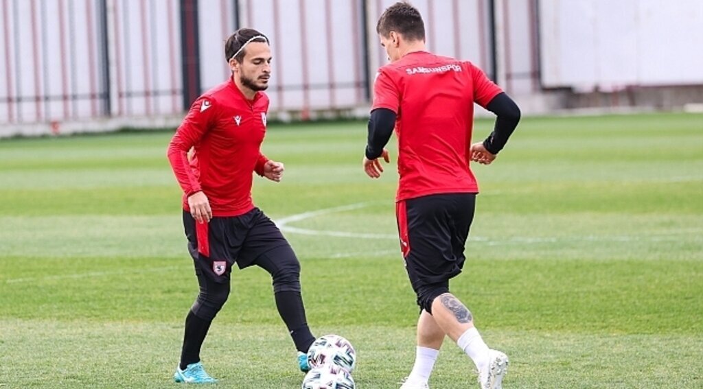 Samsunspor çalışmalara ara vermiyor
