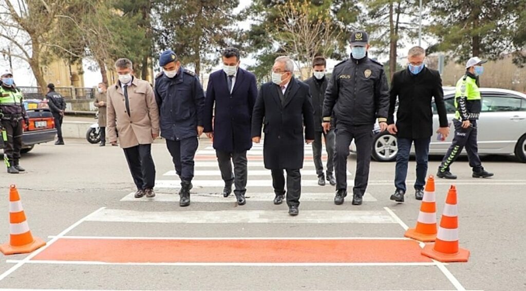 Çarşamba'da kırmızı çizgi uygulaması başladı