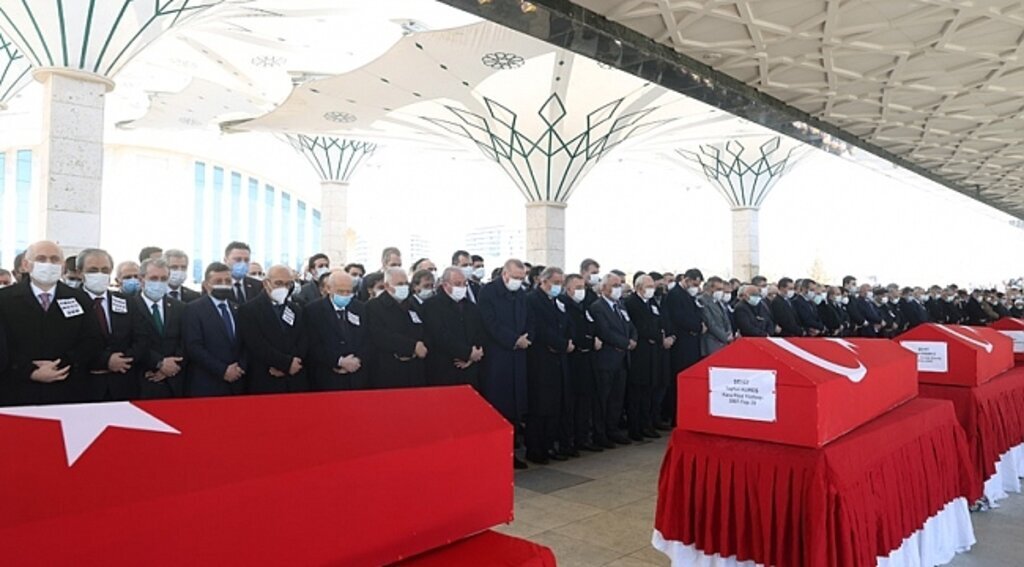 Kahraman şehitler son yolcukluklarına uğurlandı
