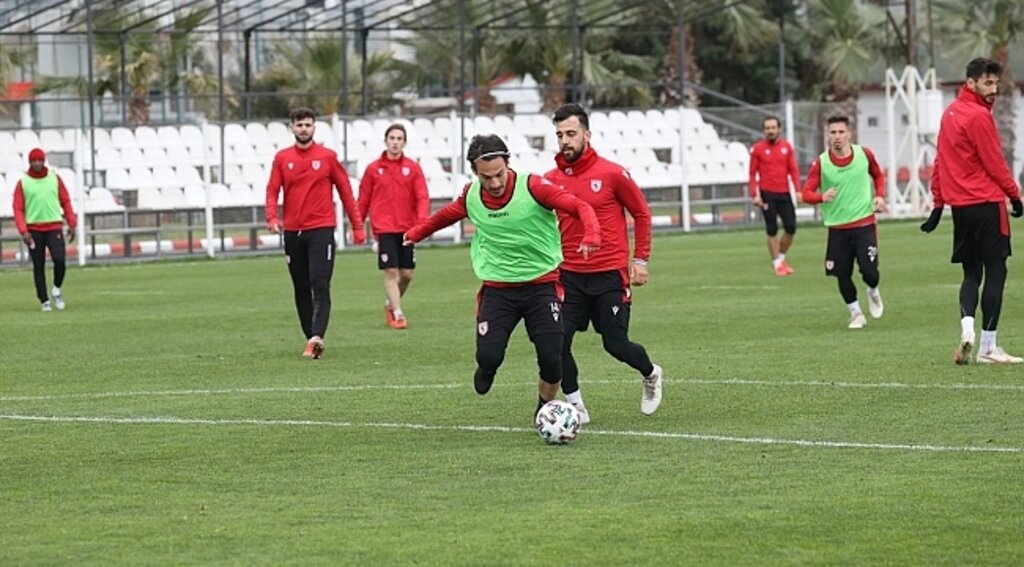 Samsunspor çalışmalara ara vermiyor