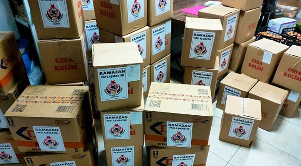 Atakum'un altın çocukları! 1555 aileye erzak ulaştırdılar