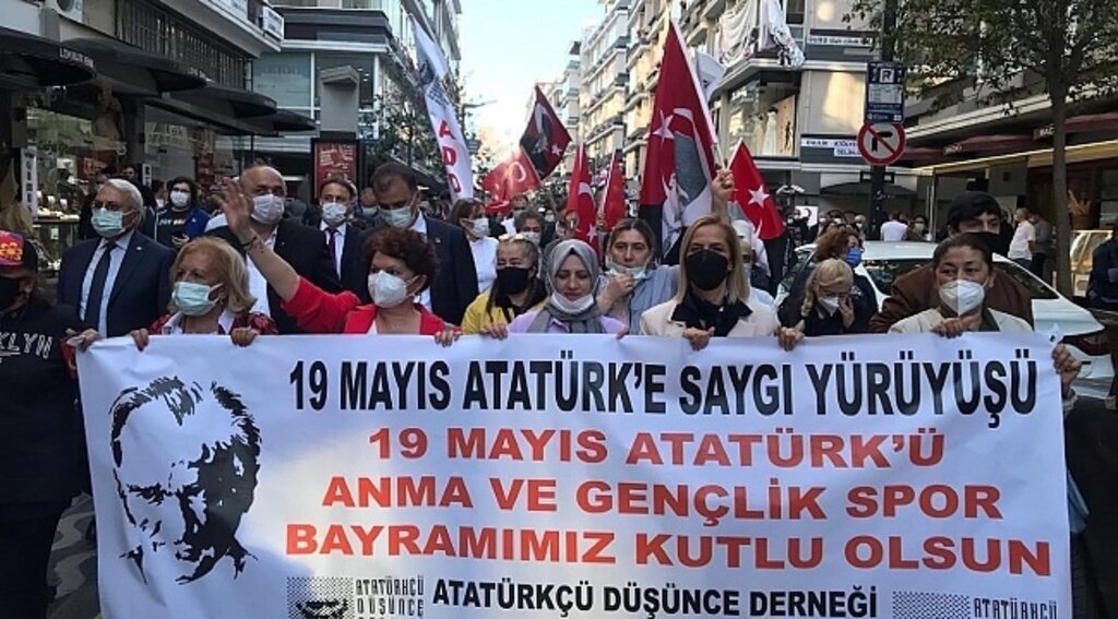ADD'den Atatürk'e saygı yürüyüşü