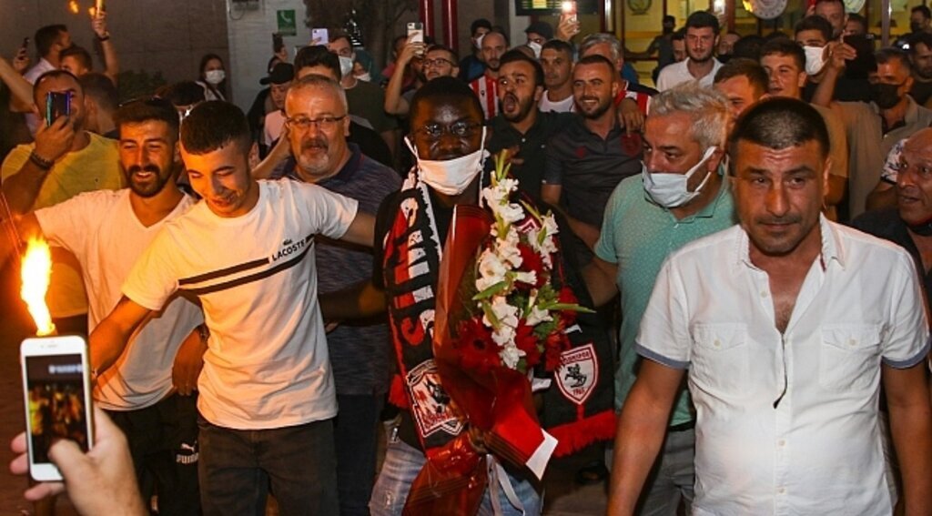 Taraftardan Fofana'ya coşkulu karşılama - samsun haber