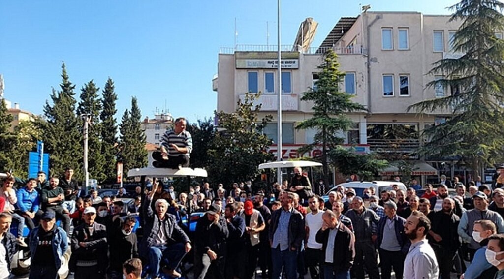 Samsun'da vatandaşlar belediyeyi bastı