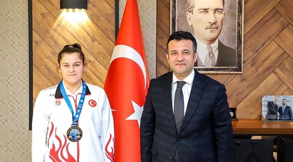Başkan Doğan Çarşamba'nın gururunu tebrik etti