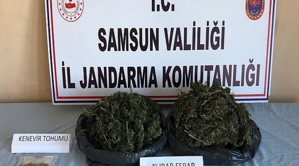 Jandarma zehir tacirlerine göz açtırmıyor