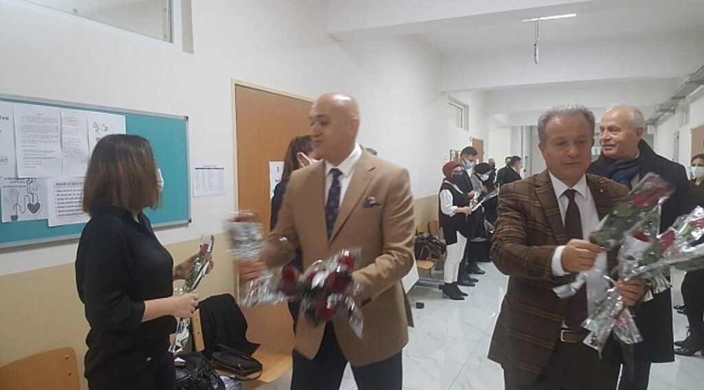 Samsun'da öğretmenlere çiçekli kutlama