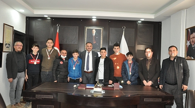 Başkan Akgül başarılı sporcuları ağırladı