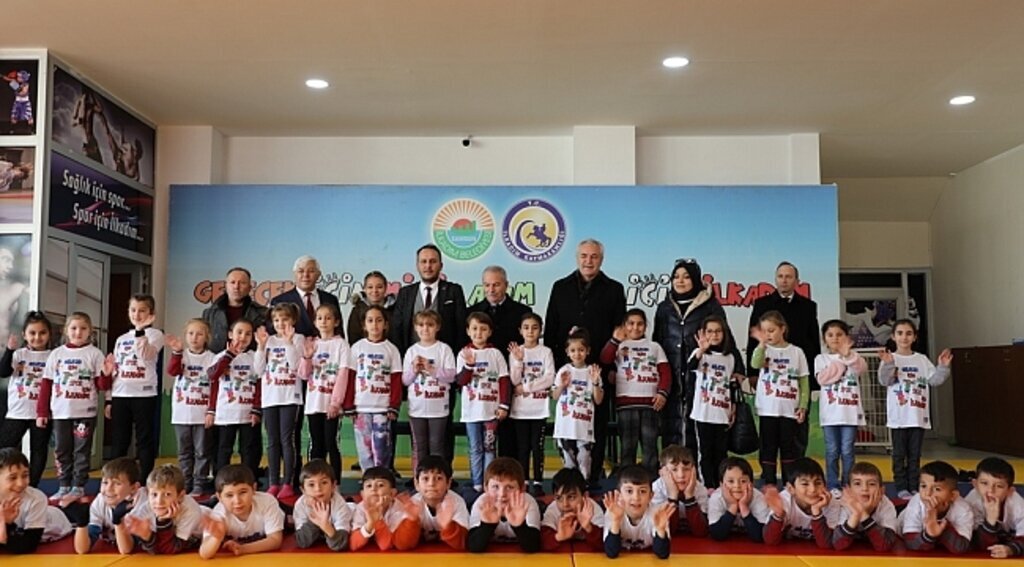 İlkadımlı minikler sporla buluşuyor