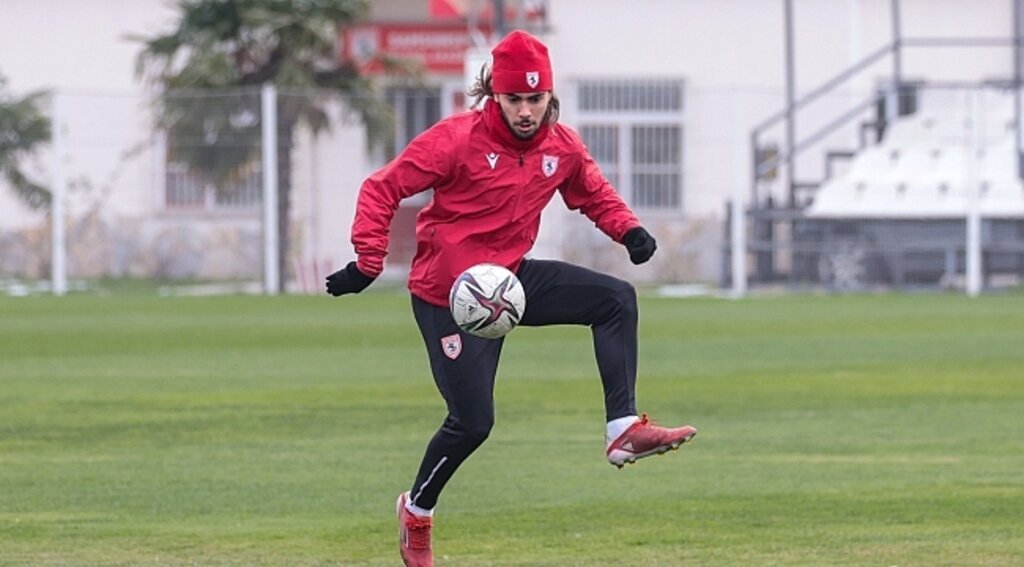 Samsunspor çalışmalara ara vermiyor