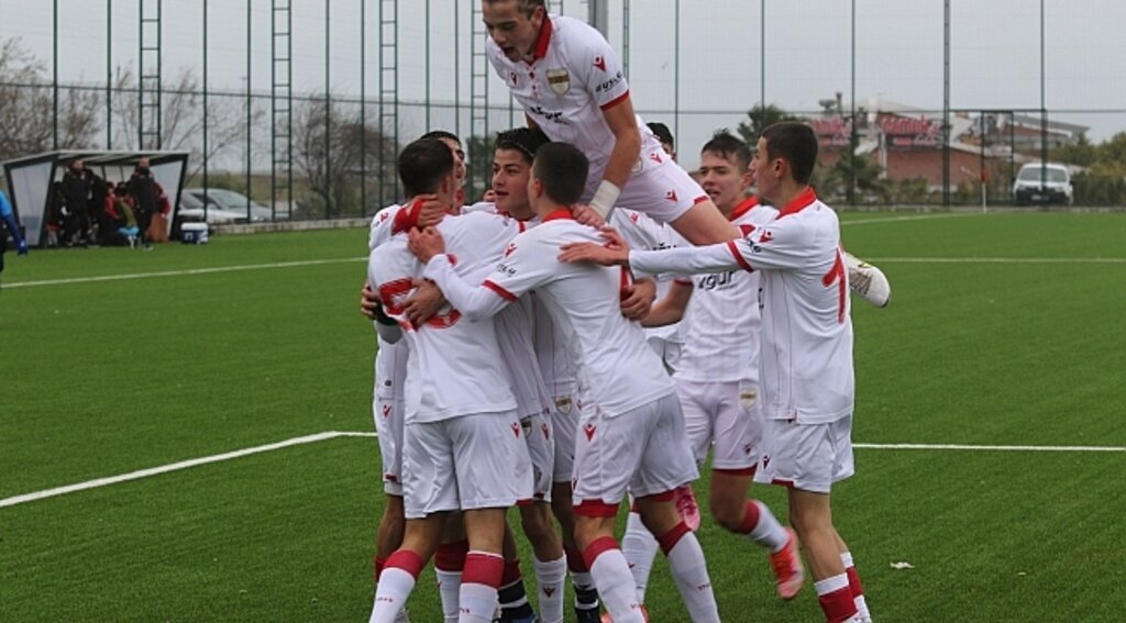 Samsunspor U16 Çaykur Rizespor A.Ş U16'yı 3-1 yendi