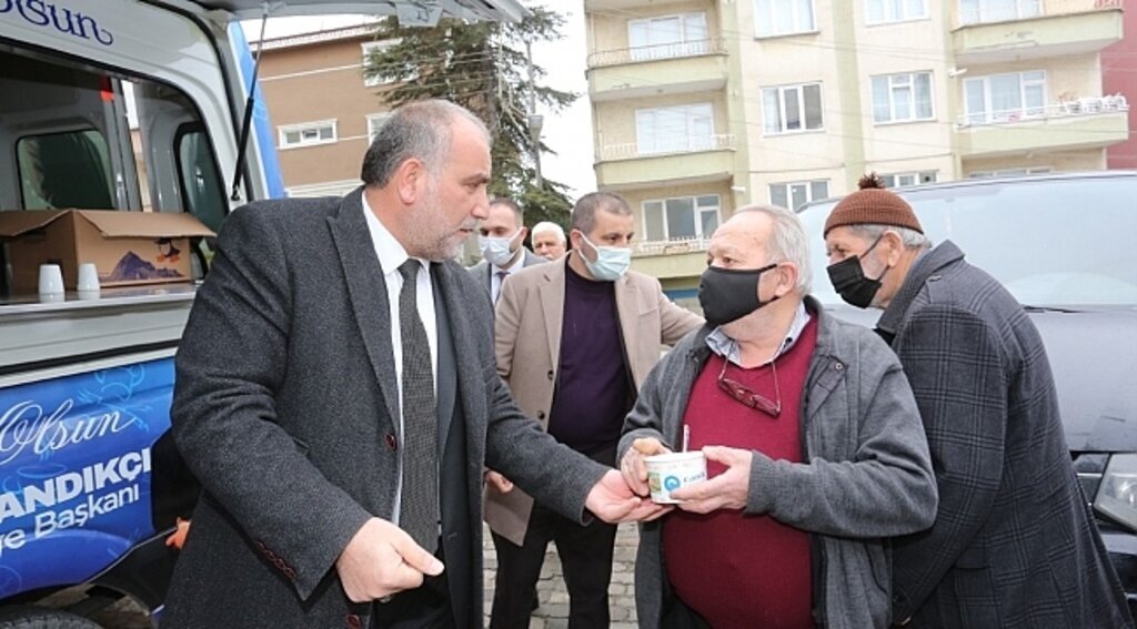 Başkan Sandıkçı'dan vatandaşlara nohutlu pilav