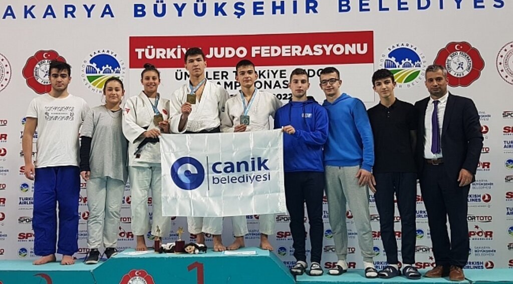 Canik'in gururu sporculardan büyük başarı