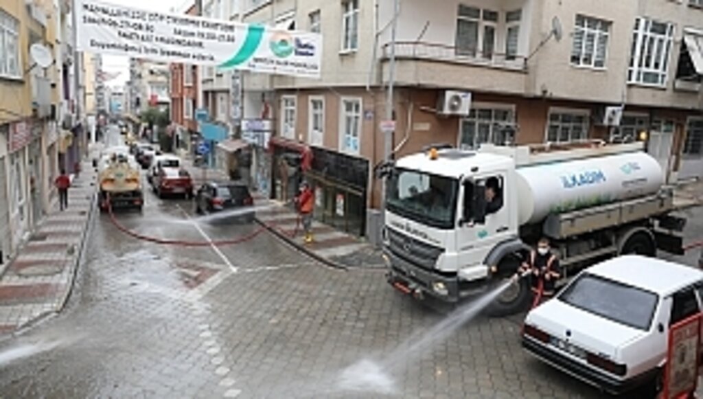 İlkadım'da temizlik işleri ekipleri tam kadro mahalle temizliğinde