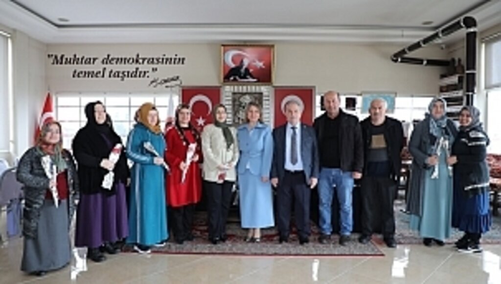 Başkan Demirtaş kadın çalışanlarının 8 Mart emekçi Kadınlar Günü'nü çiçekle kutladı