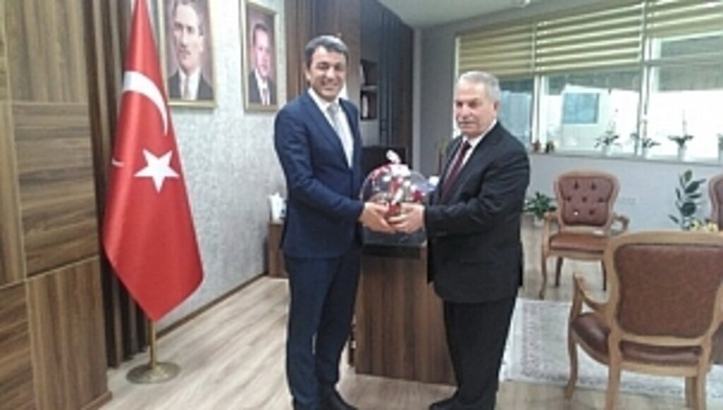 Başkan Demirtaş sağlık çalışanlarının 14 Mart Tıp Bayramı'nı çiçeklerle kutladı