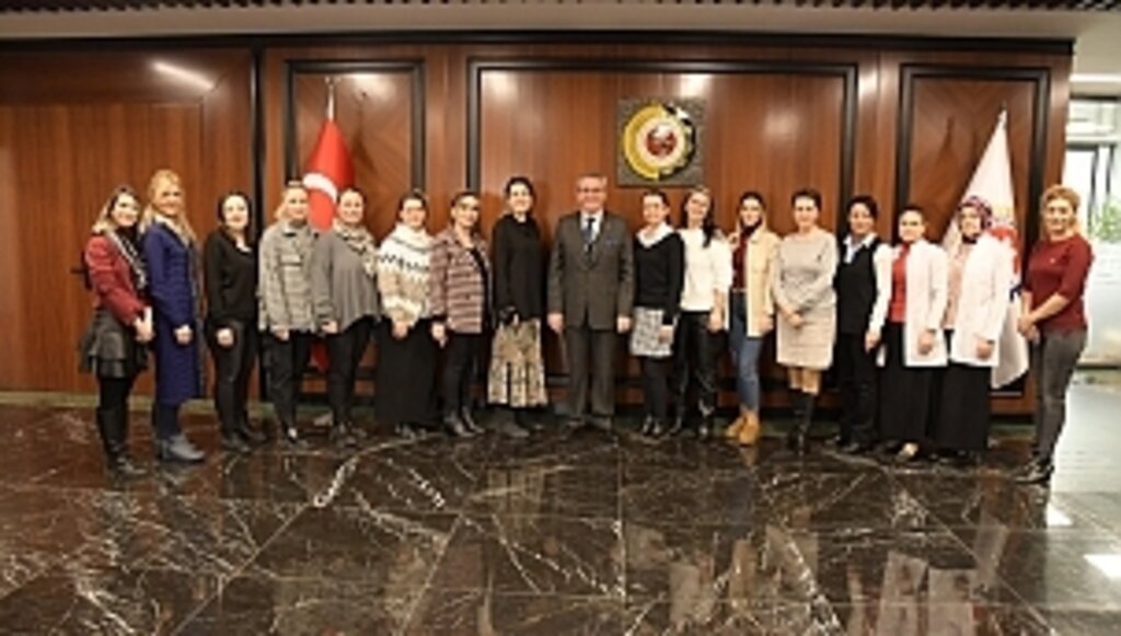 Başkan Murzioğlu’ndan personele ‘Dünya Emekçi Kadınlar Günü’ hediyesi