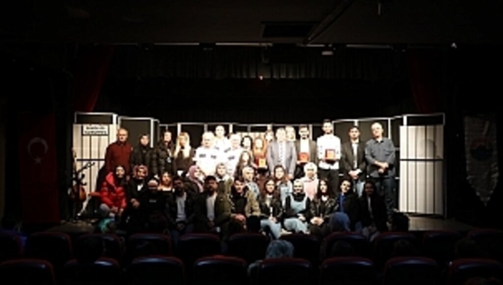 İLKADIM'DA DÜNYA TİYATROLAR GÜNÜ KAHKAHALARLA KUTLANDI