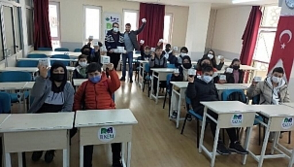 İLKEM'li öğrencilerden farkındalık yaratan süt içme etkinliği