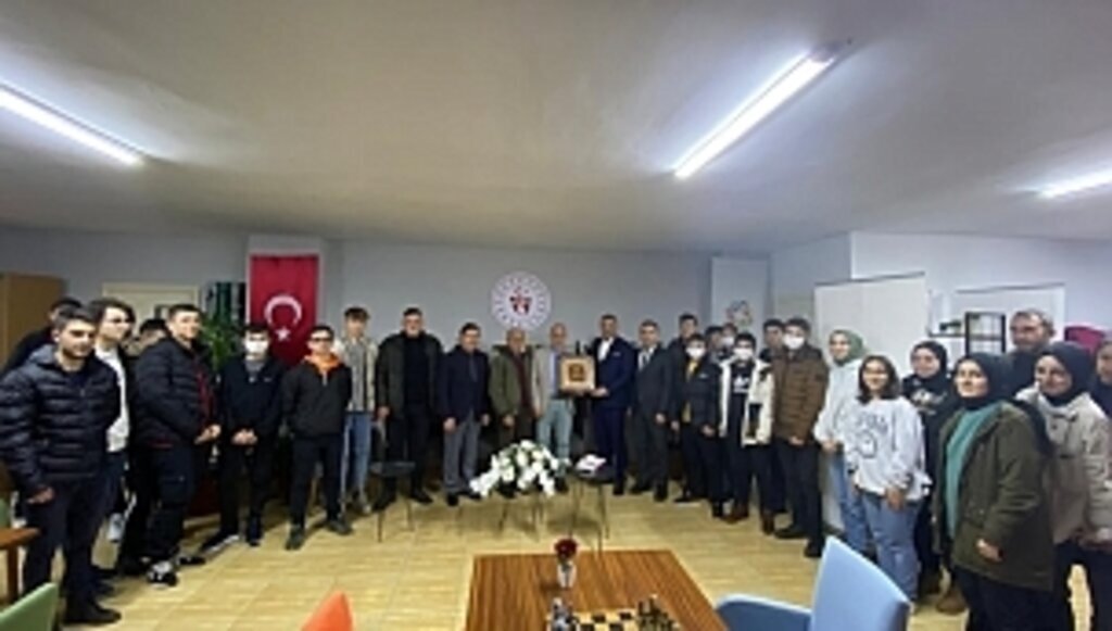 Prof. Dr. Yavuz Bayram Salıpazarın'da gençlerle buluştu