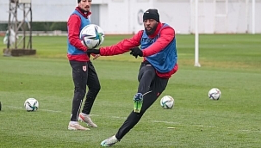 Samsunspor Erzurumspor'a bileniyor