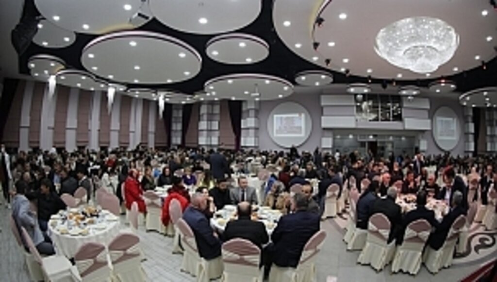 İLKADIM BELEDİYESİ ÇALIŞANLARI İFTAR SOFRASINDA HEP BİRLİKTE ORUÇLARINI AÇTI