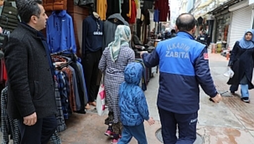 İlkadım zabıtası çocukları kullanarak dilenenlere karşı mücadele başlattı